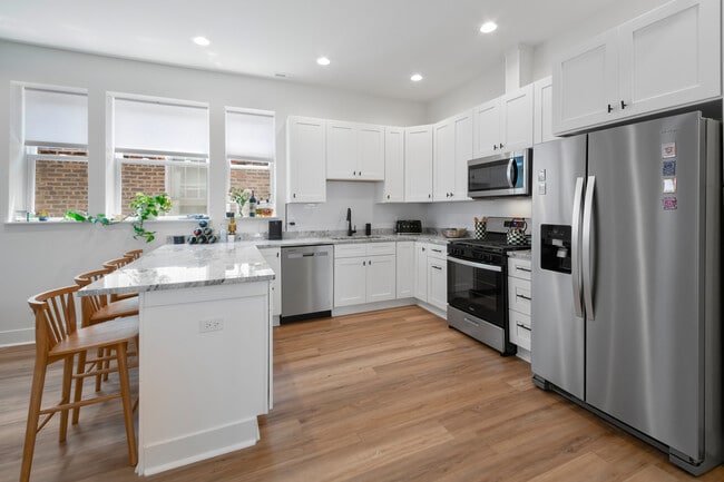 Foto del edificio - 824 N Maplewood Ave