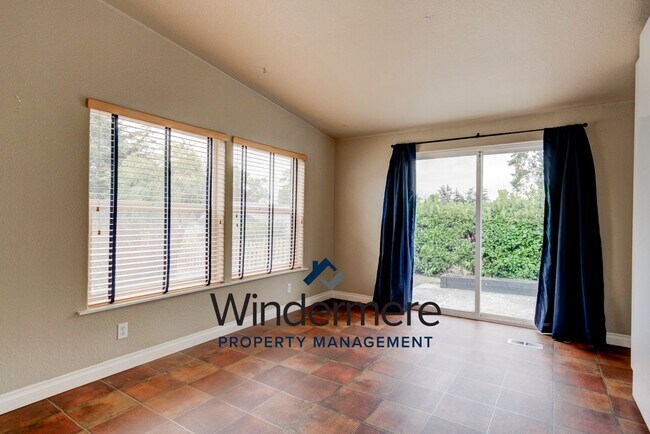 Foto del edificio - 2Bed/2Bath with a bonus room