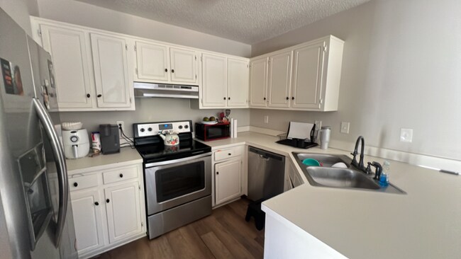 Foto del edificio - 78 Grassmire Dr