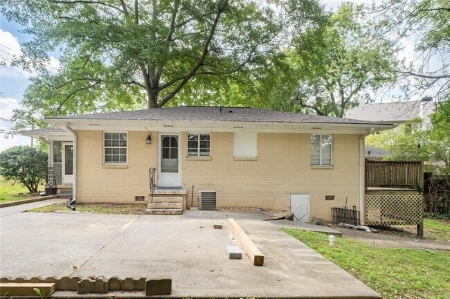 Foto del edificio - 1401 Briarwood Rd NE