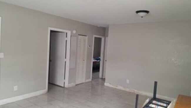 Building Photo - 215 Prewitt Vlg