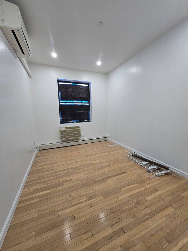 Foto del edificio - 1111 Sheepshead Bay Rd