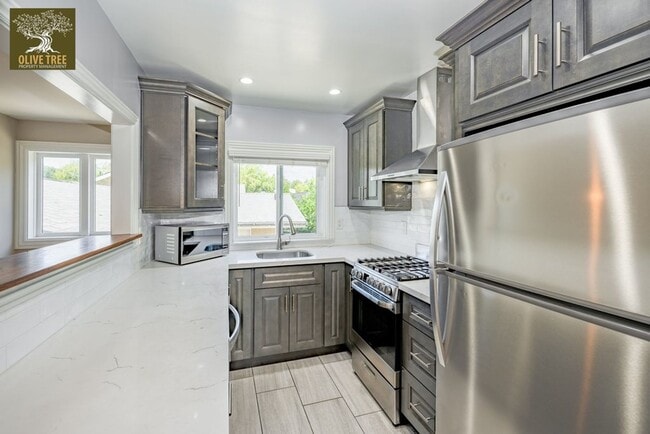 Building Photo - 1622 Brigden Rd