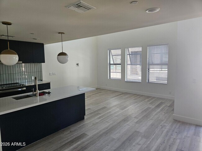 Foto del edificio - 214 S Roosevelt St