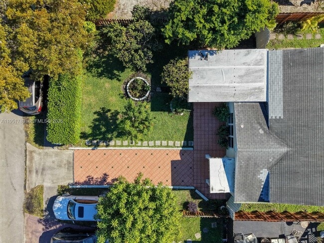 Building Photo - 1624 NE 175th St