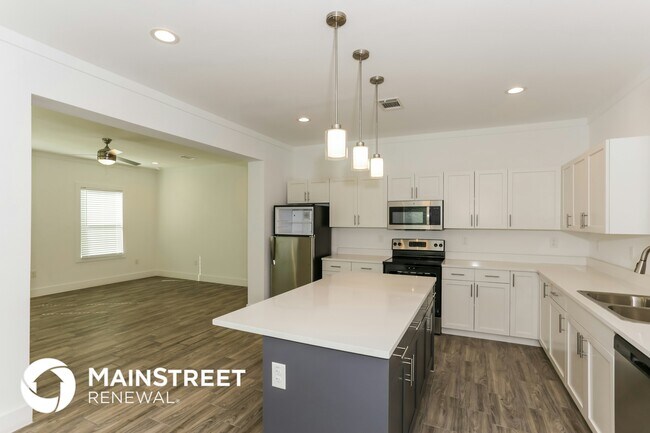 Building Photo - 2112 Belzise Terrace