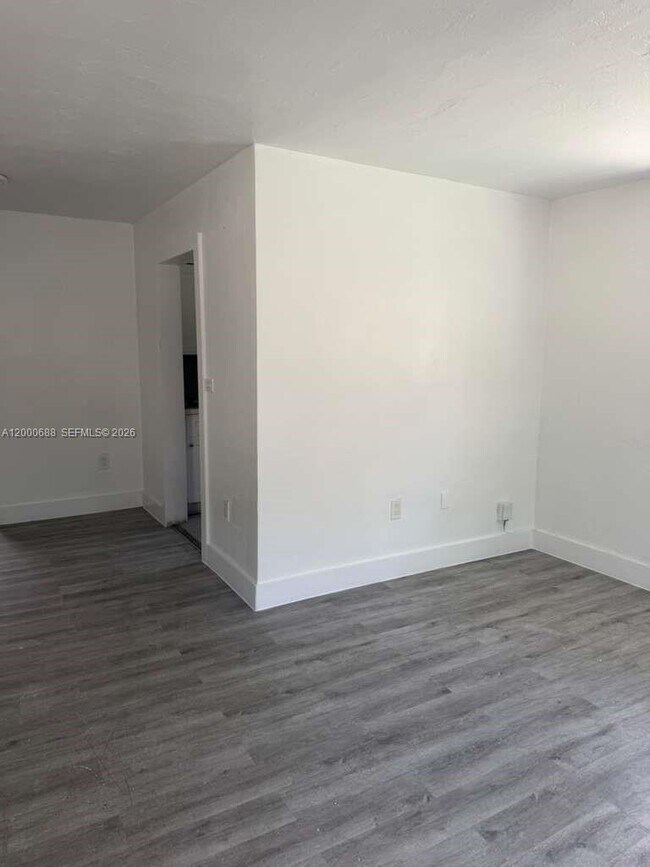 Foto del edificio - 2550 NE 182nd St