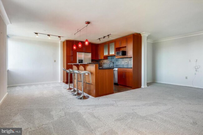 Foto del edificio - 4390 Lorcom Ln
