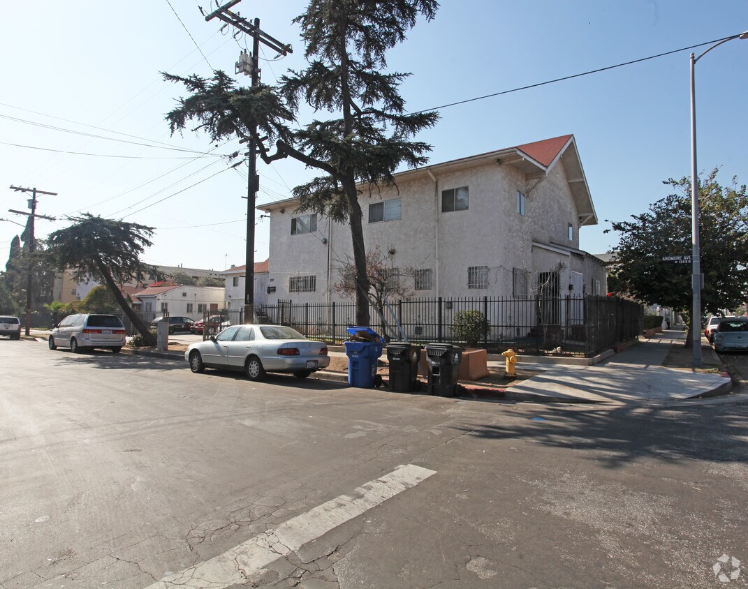 Primary Photo - 1277 N Ardmor Ave