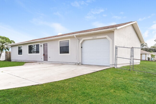 Foto del edificio - 1022 SW Jacqueline Ave