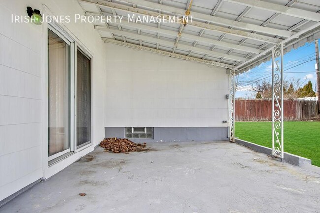 Building Photo - 310 Evane Dr
