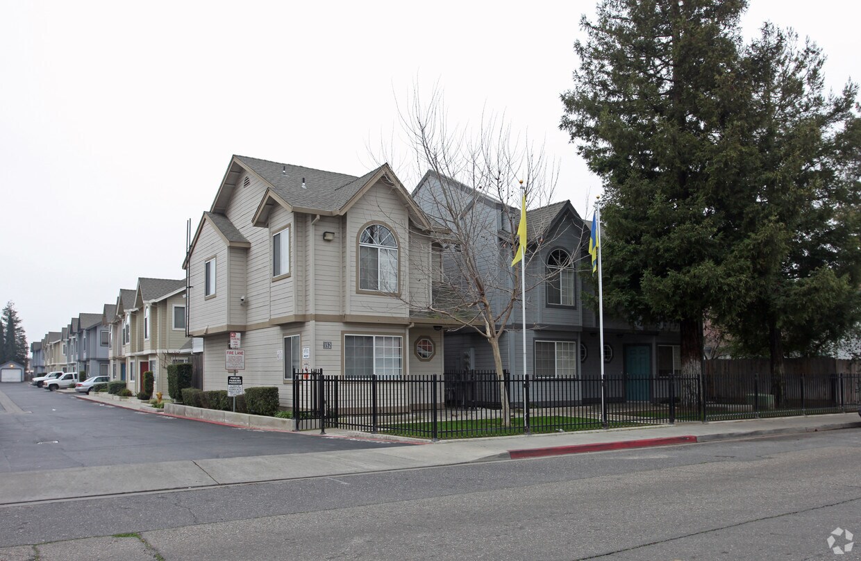 Foto principal - New Century Townhomes