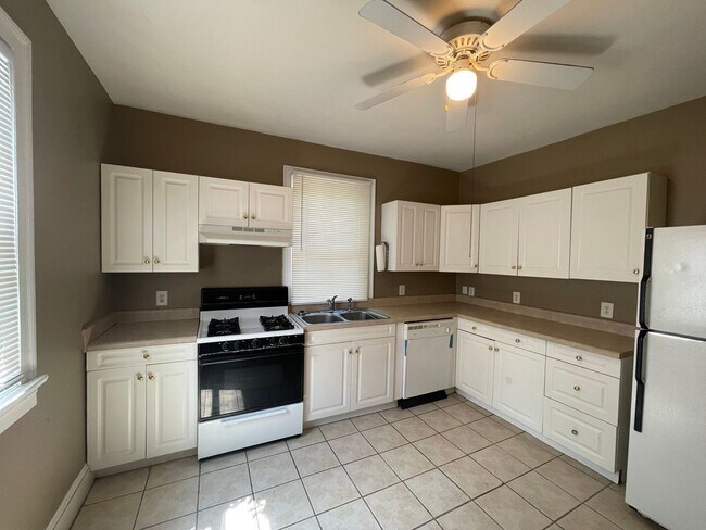 Building Photo - 3846 Ridge Ave