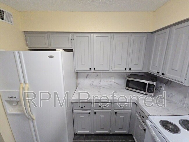 Building Photo - 2019 Place Rebecca Ln