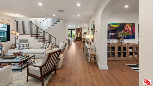 Foto del edificio - 547 N Gardner St