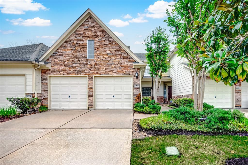 Foto principal - 2022 Ridge Wood Ln