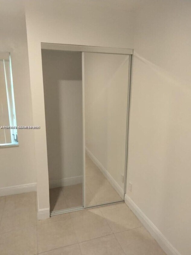 Foto del edificio - 7006-7008 NW 78th Ave