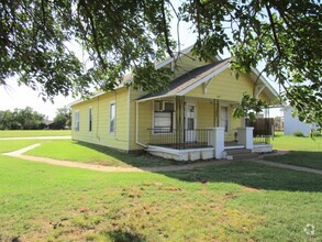 Building Photo - 563 Coffee St