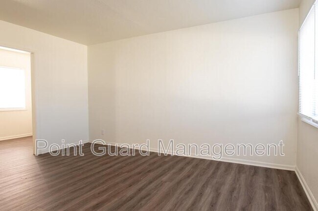 Building Photo - 813 S Beverly St