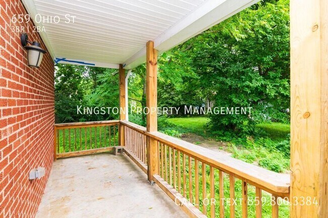 Building Photo - Gorgeous 3 Bedroom House!! 1/2 OFF securit...