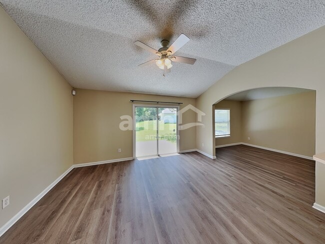 Foto del edificio - 6486 Hannah Stables Dr