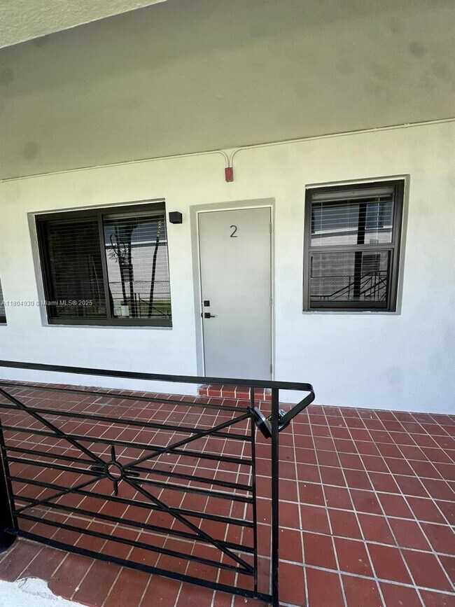 Foto del edificio - 505 NE 82nd St