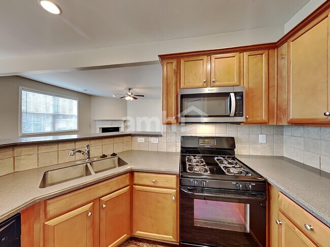 Foto del edificio - 183 Diamond Ridge Ave