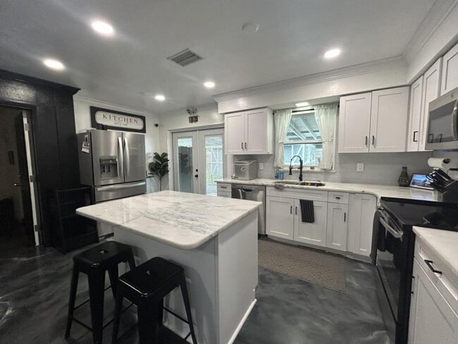 Foto del edificio - 5508 1st Ave Dr NW
