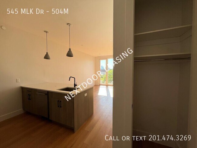 Foto del edificio - 545 M.L.K. Drive