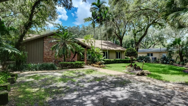 Building Photo - 10890 SW 83rd Ave