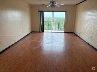 Building Photo - 4164 Inverrary Dr