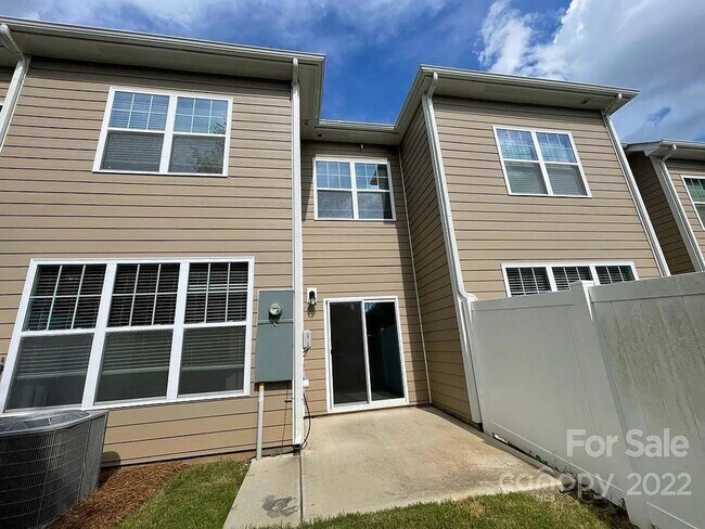 Foto del edificio - Room in 3 Bedroom Townhome at Harris Bay Rd