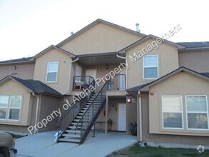 Building Photo - 1039 W Pine Ave