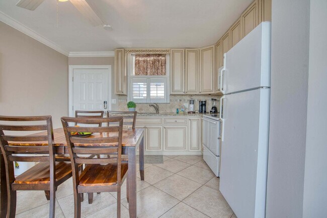 Foto del edificio - 27954 Hickory Blvd