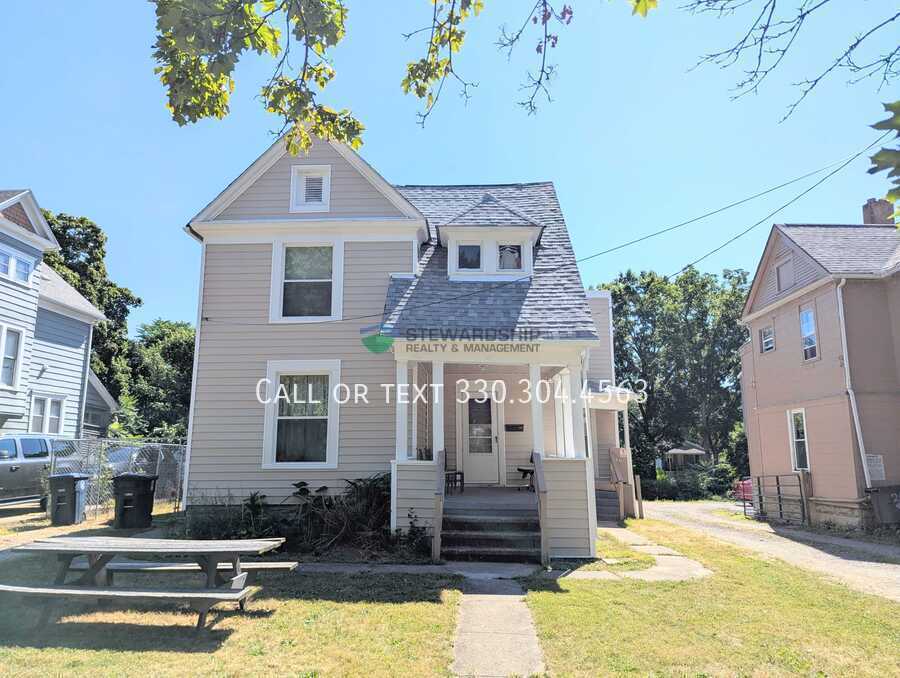 Foto principal - 147 Rhodes Ave