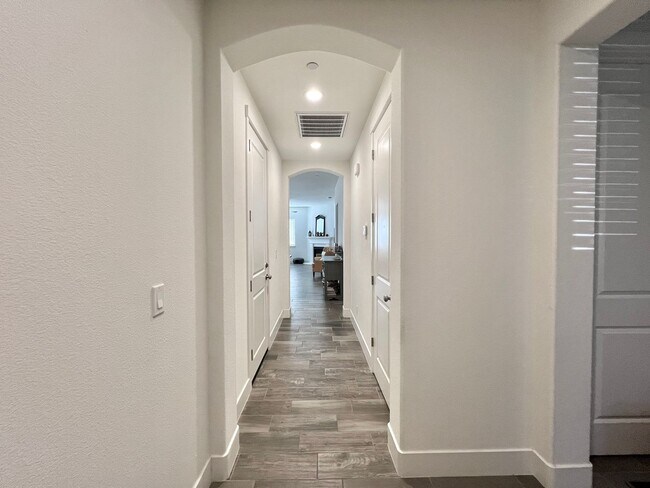 Building Photo - Beautiful Santana Ranch Home in Hollister