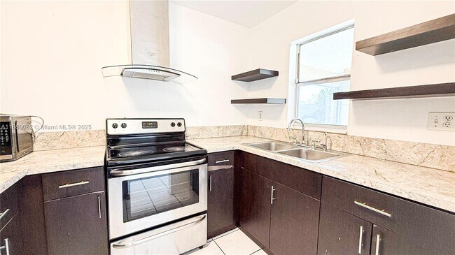 Foto del edificio - 3200 NW 5th Terrace