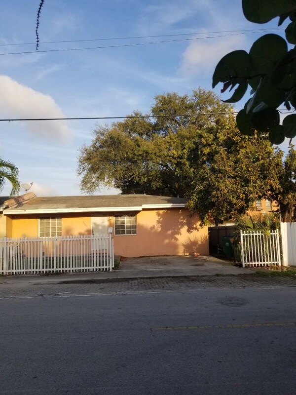 Building Photo - 3725 NW 13th Ave