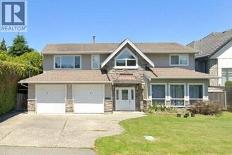 Building Photo - 9228 Pinewell Crescent