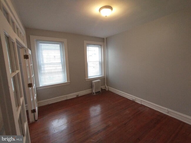 Building Photo - 307 Dolphin St