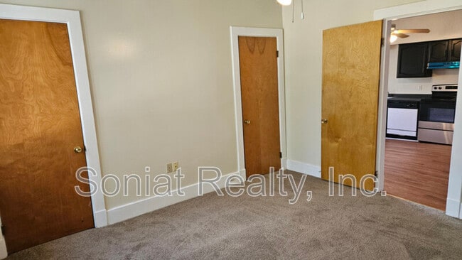 Building Photo - 110 S Pierce St