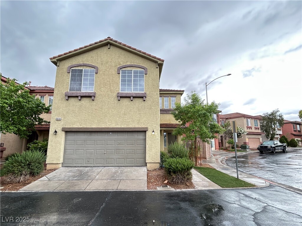 Foto principal - 8618 Peaceful Dreams St