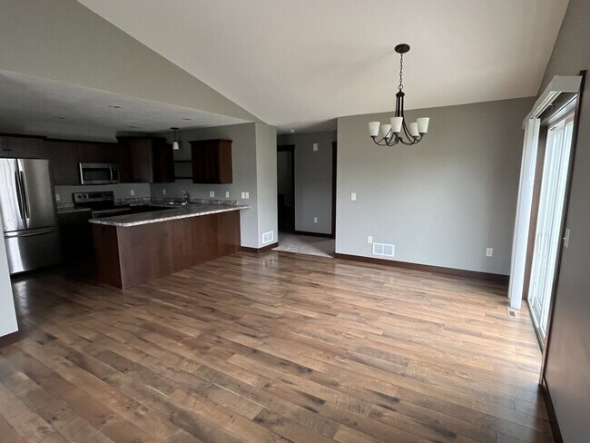 Building Photo - North Crossing Twin Home
