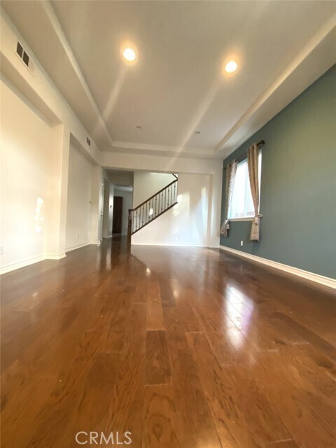 Foto del edificio - 228 Tulip Tree Ave