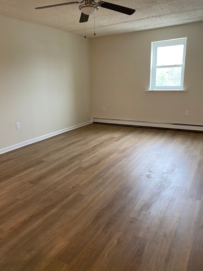 Building Photo - Riveredge Square Apartments