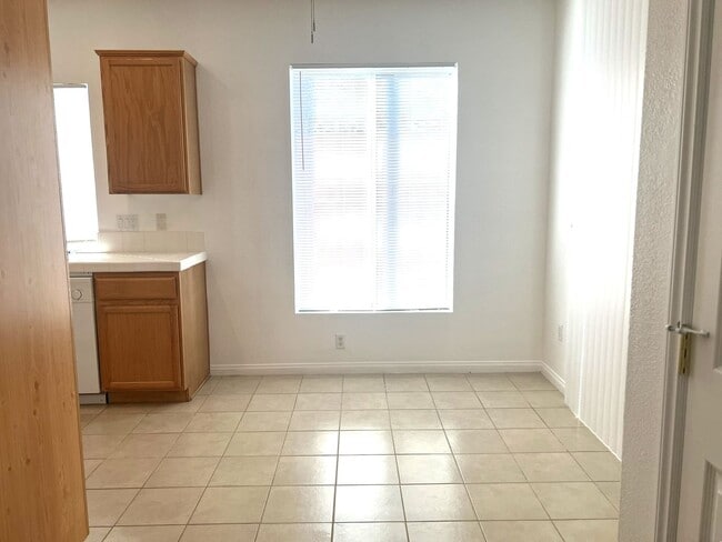 Building Photo - GATED COMMUNITY, 3 BEDROOM, 2.5 BATH, 2 ST...