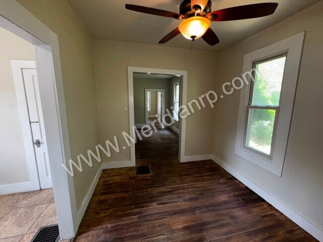 Foto del edificio - 1323 Grant Ave