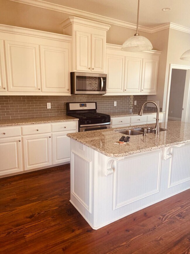 Foto del edificio - MOVE IN SPECIAL!**** 1/2 OF 1ST MONTH RENT...