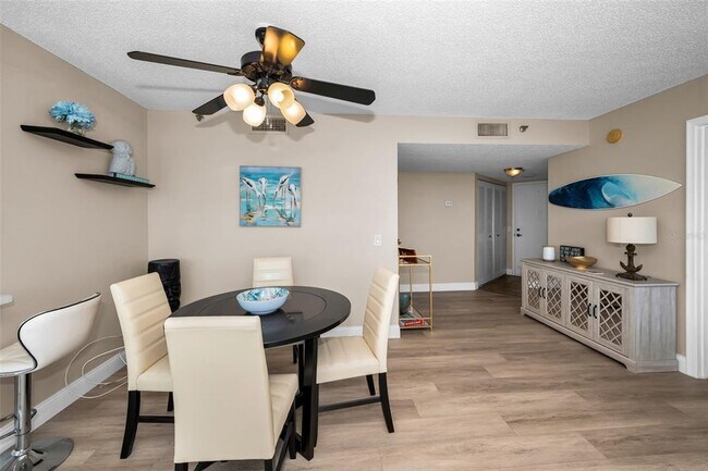 Foto del edificio - 6322 Palma Del Mar Blvd S