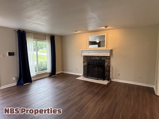 Building Photo - 7404 Foxglove Ln